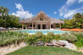 Magnificent villa on Coson beach with separate bungalow